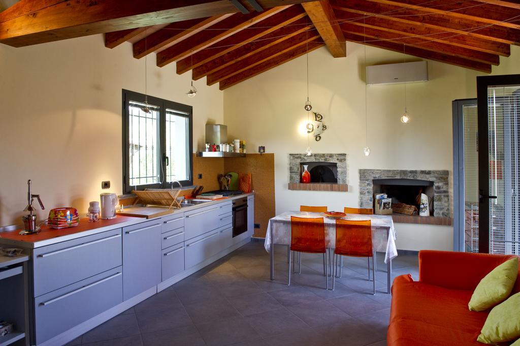 Caise Villa Кастелнуово Магра Стая снимка
